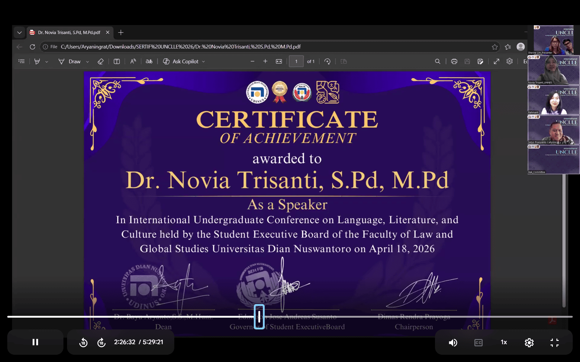 Penyerahan Sertifikat kepada Keynote Speaker 2